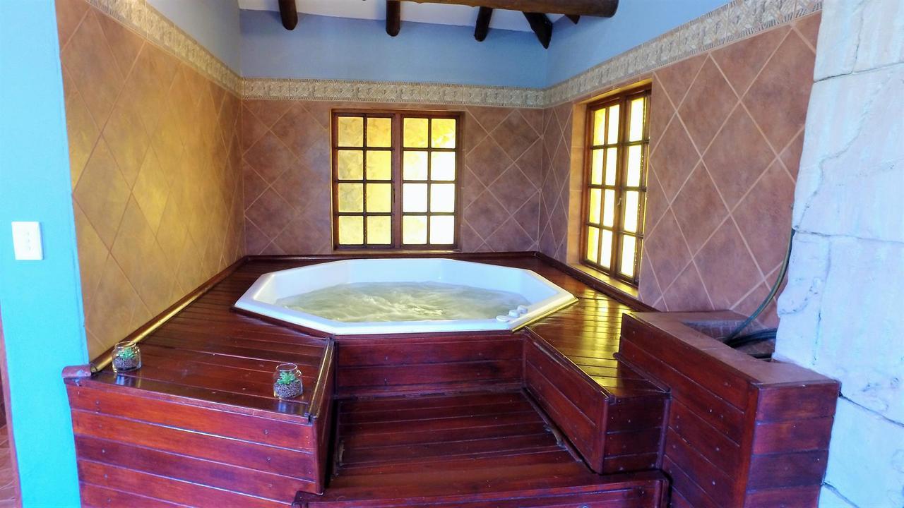 Beyond The Boma Boutique Guesthouse Марлот-Парк Экстерьер фото
