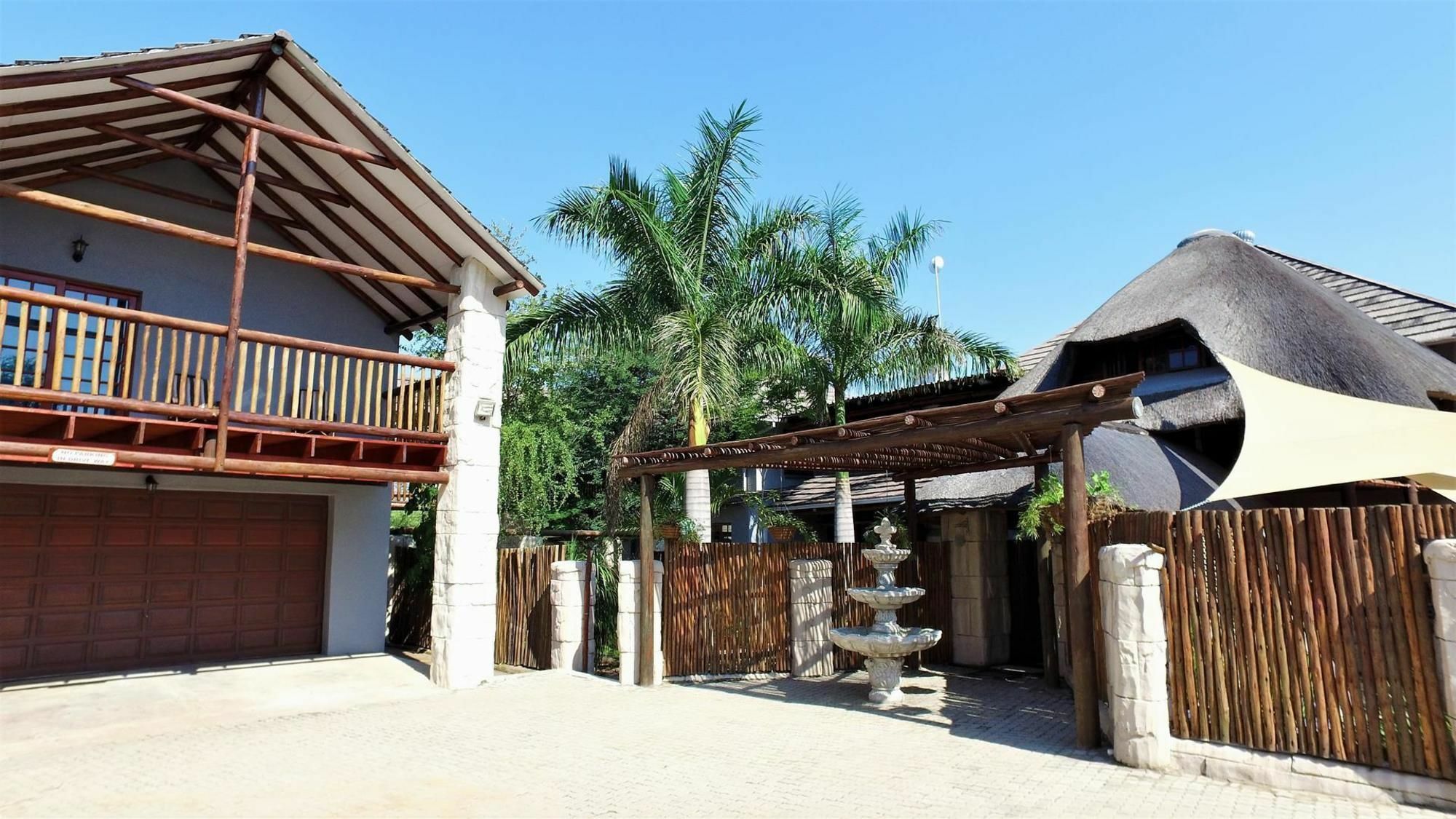 Beyond The Boma Boutique Guesthouse Марлот-Парк Экстерьер фото